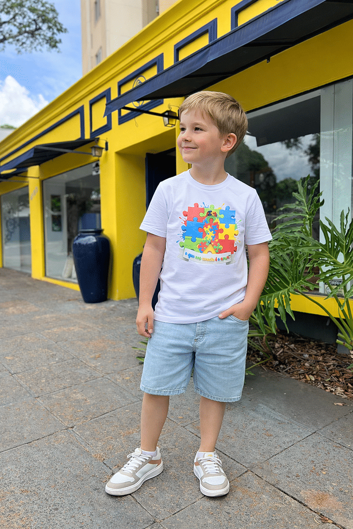 T-Shirt Infantil O que nos conecta é o amor - Autismo DTF - Branco