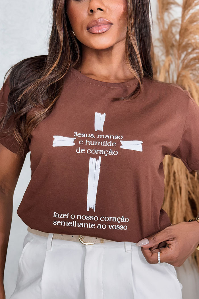 T-Shirt Jesus, Manso e Humilde - Cruz - Marrom