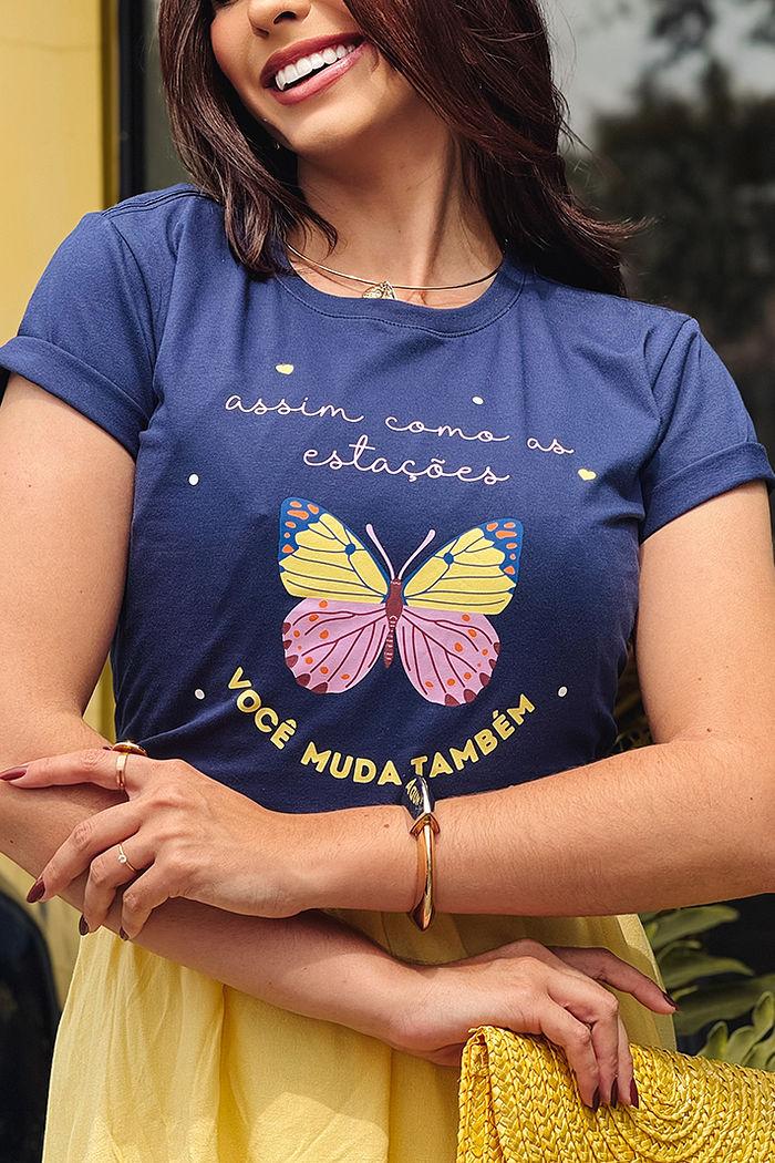 T-Shirt Assim como as estações você muda também - Marinho