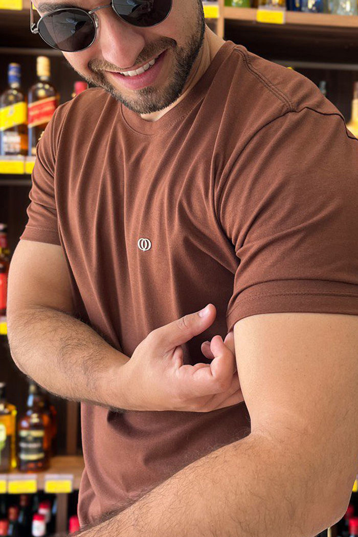 Max Tee Unissex Básica - Logo algodão no peito - Marrom