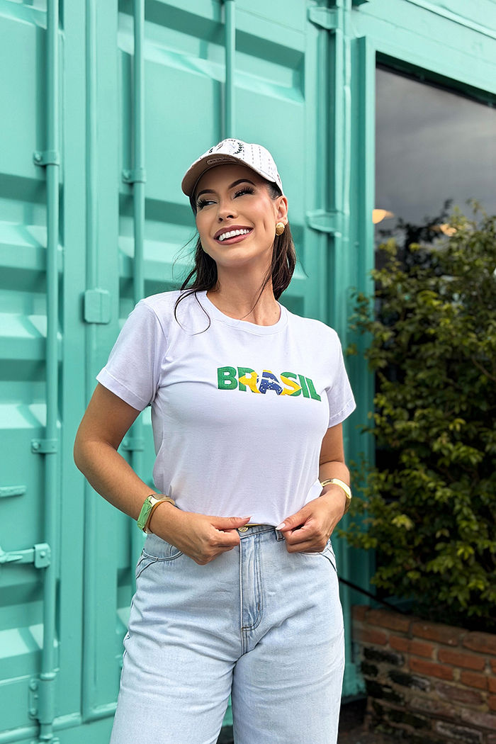 T-Shirt Brasil Efeito bordado DTF - Branco