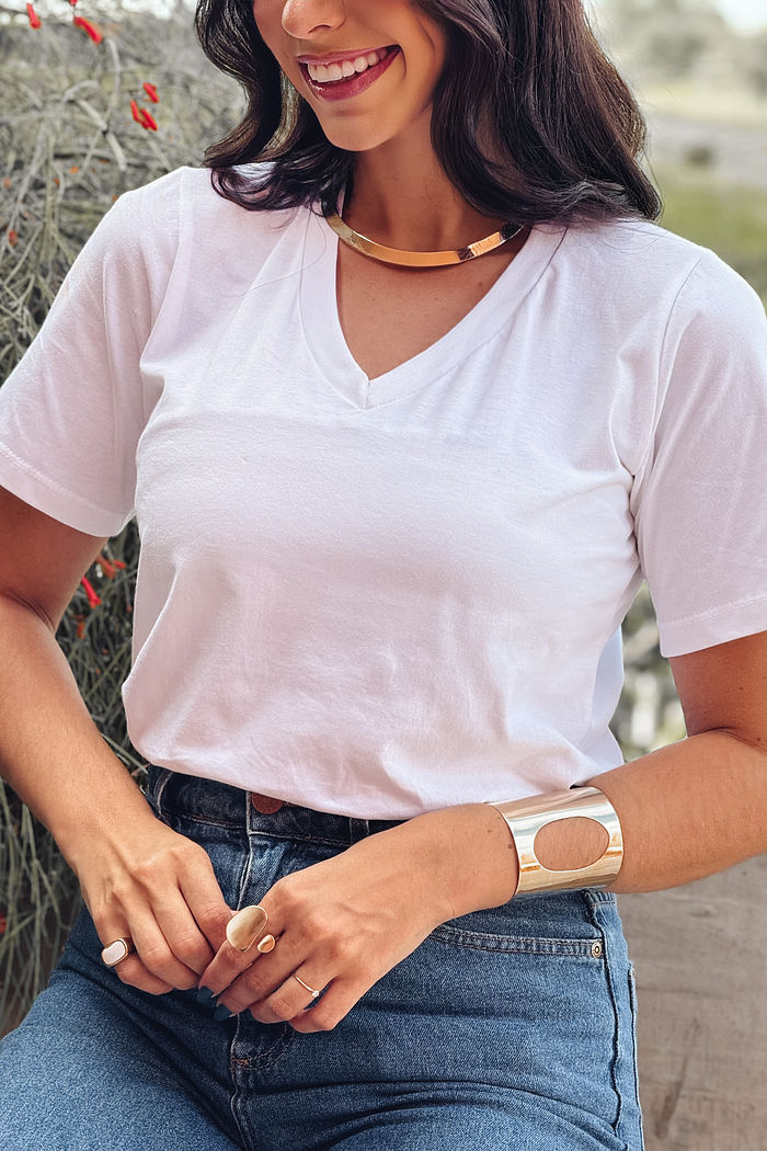 T-Shirt Camila gola V Básica - Neve