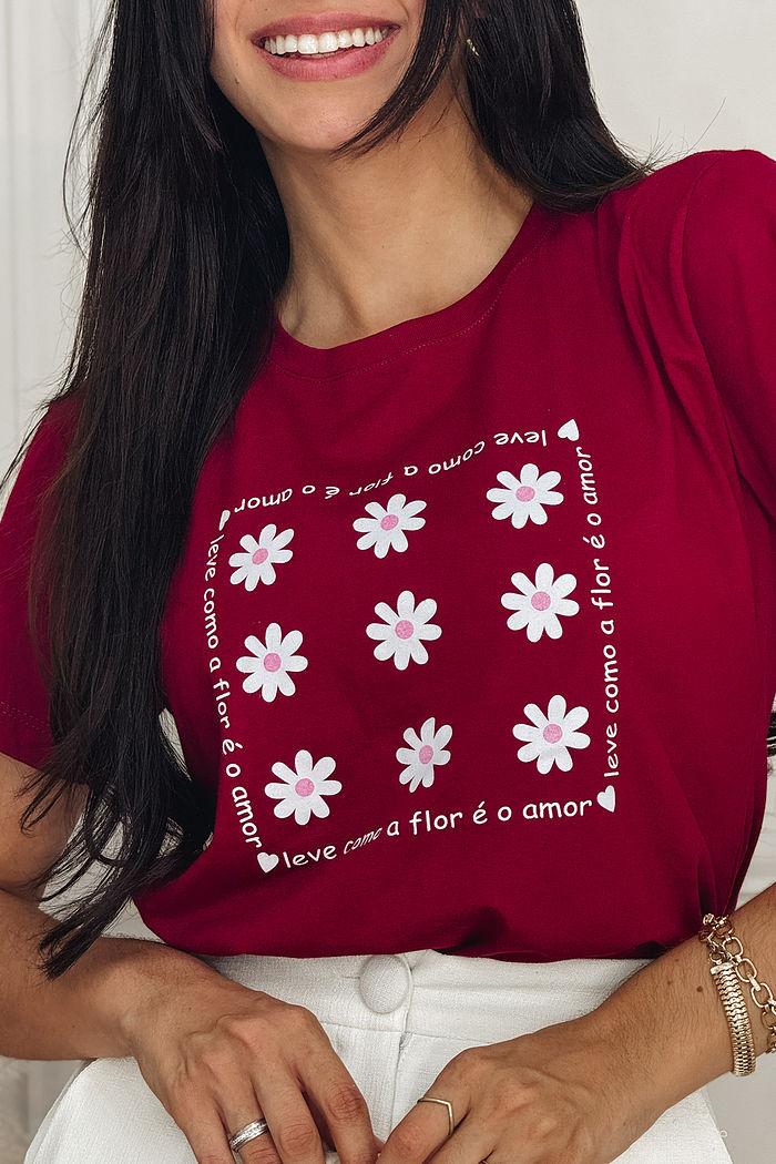 T-Shirt Leve como a flor, é o amor - Bordô