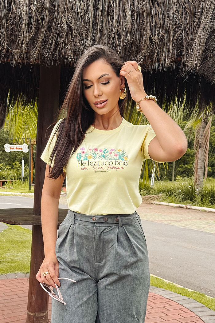 T-Shirt Ele fez tudo belo DTF - Manteiga
