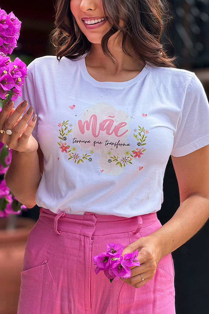 T-Shirt Mãe, ternura que transforma DTF - Neve