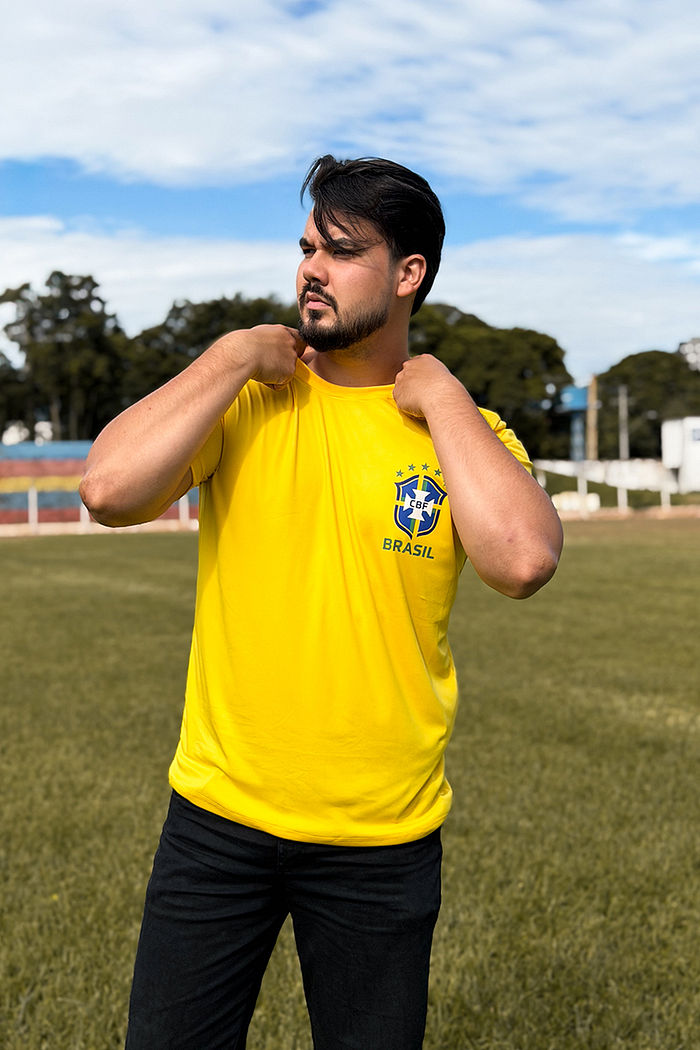 Max Tee Dry Fit Brasão DTF - Ouro
