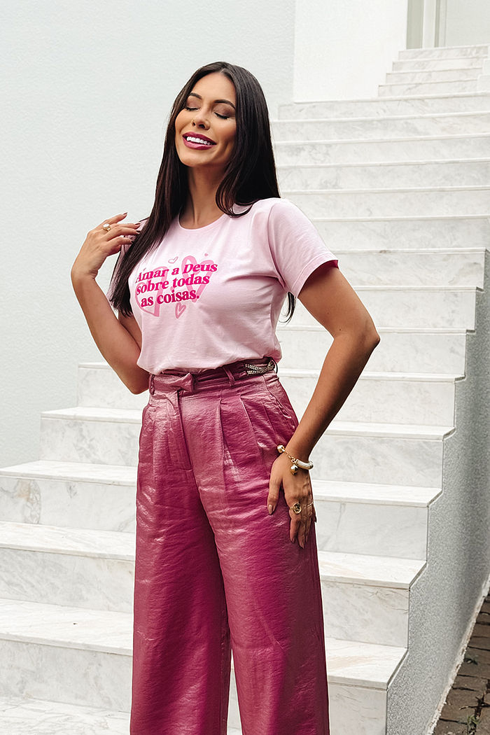 T-Shirt Amar a Deus sobre todas as coisas DTF - Rosa Bebê