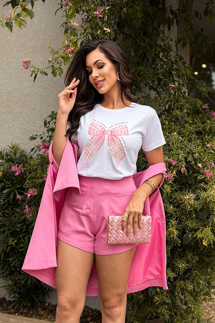 T-Shirt Laço - She is Chothed DTF - Neve