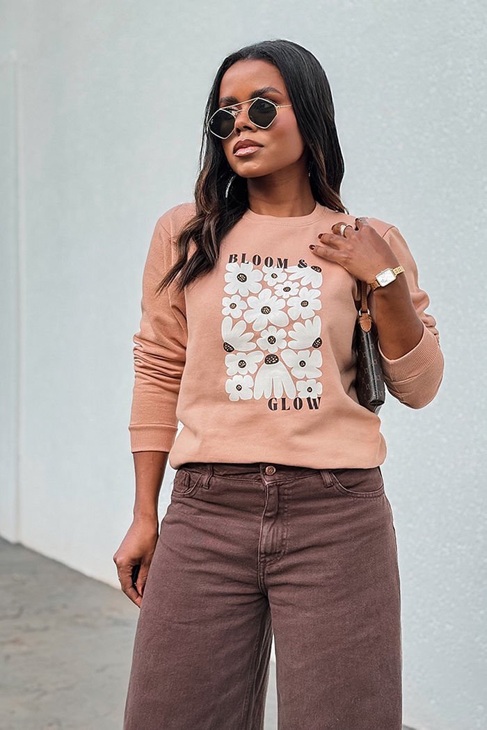 Moletom Gola Careca Bloom e glow flores DTF - Amêndoa