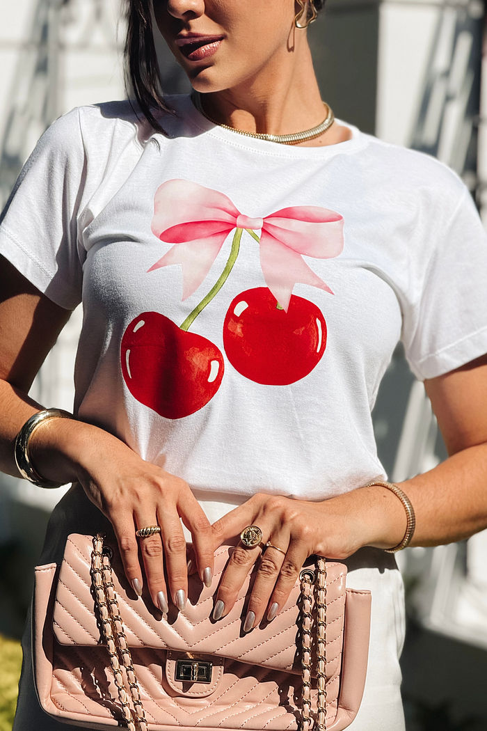 T-Shirt Cereja com laço DTF - Neve