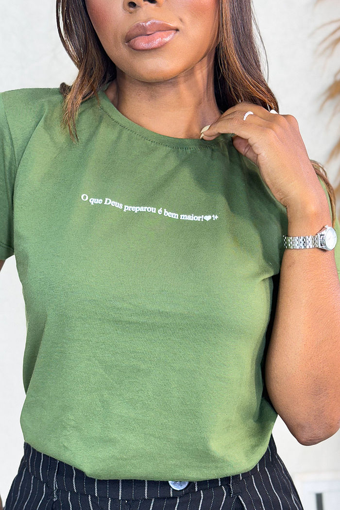 T-Shirt O que Deus preparou é bem maior AR - Verde Oliva