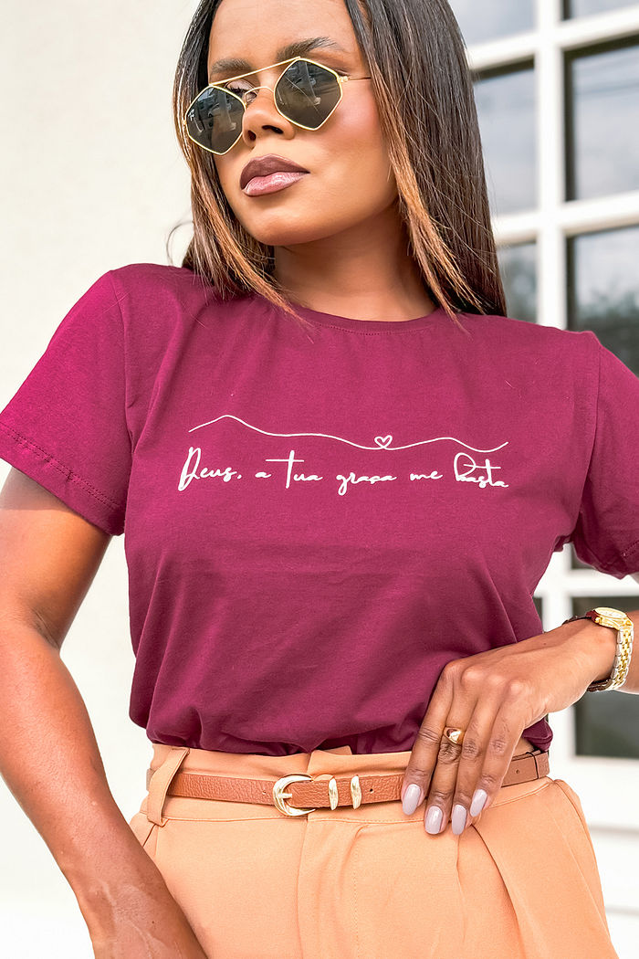 T-Shirt Deus, a tua graça me basta AR - Açaí