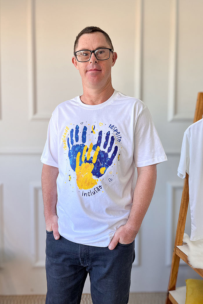 Max Tee Unissex Down - Igualdade, respeito e inclusão DTF - Neve