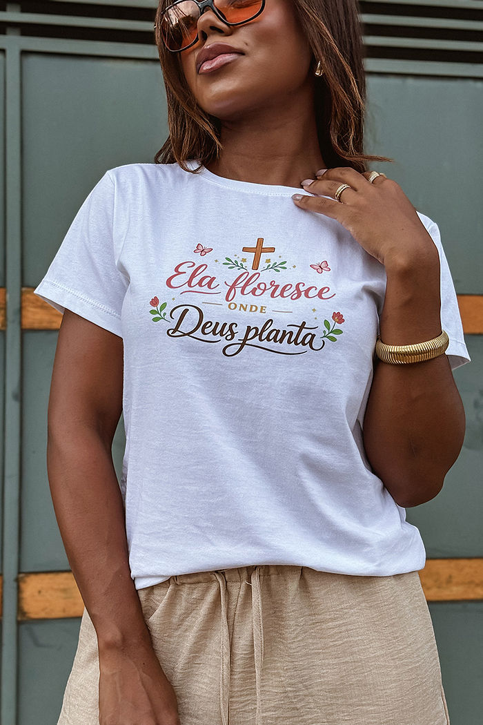 T-Shirt Ela floresce onde Deus planta DTF - Neve