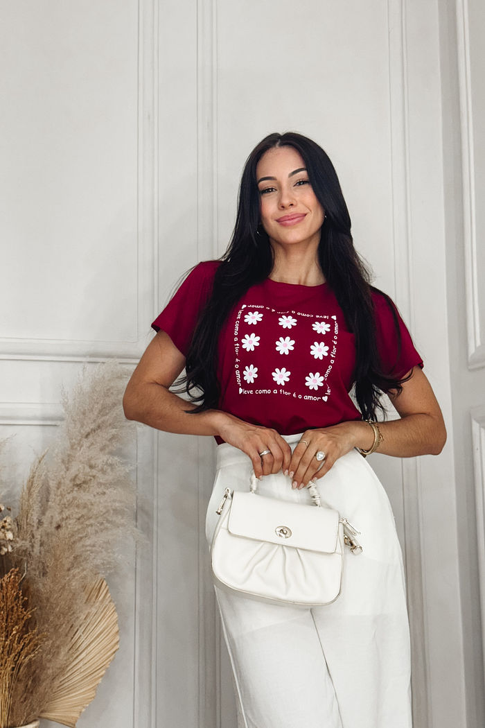 T-Shirt Leve como a flor, é o amor - Bordô