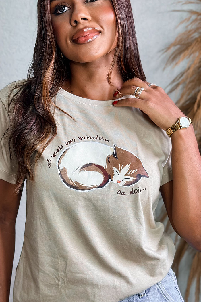 T-Shirt Só mais um minuto DTF - Caqui