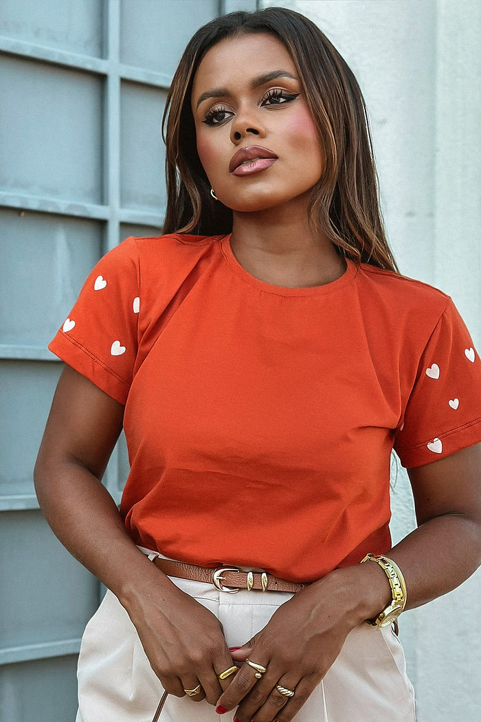 T-Shirt Corações Desenhados poá na manga - Telha