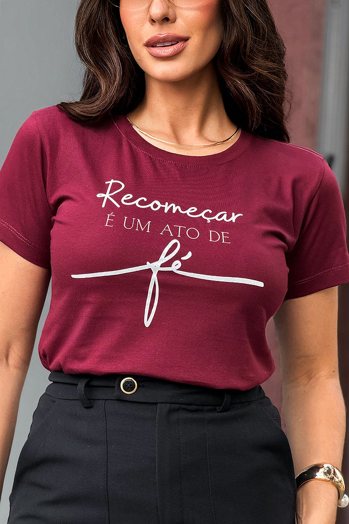 T-Shirt Recomeçar é um ato de fé - Borgonha