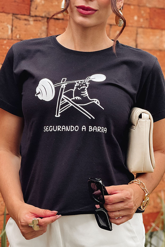 T-Shirt Segurando a barra - Preto