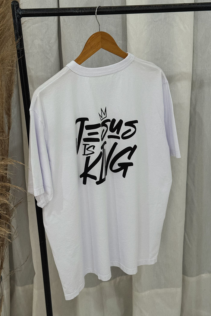 T-shirt Oversized - Jesus is King - Branca
