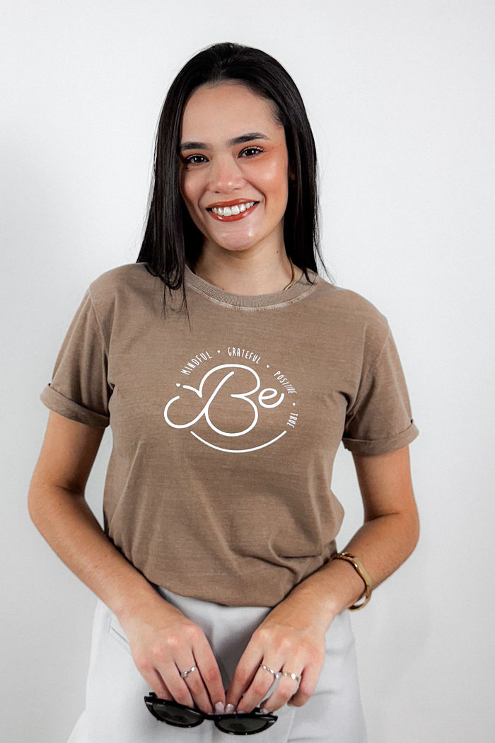Tshirt Premium - Be Mindful - Marrom Estonado