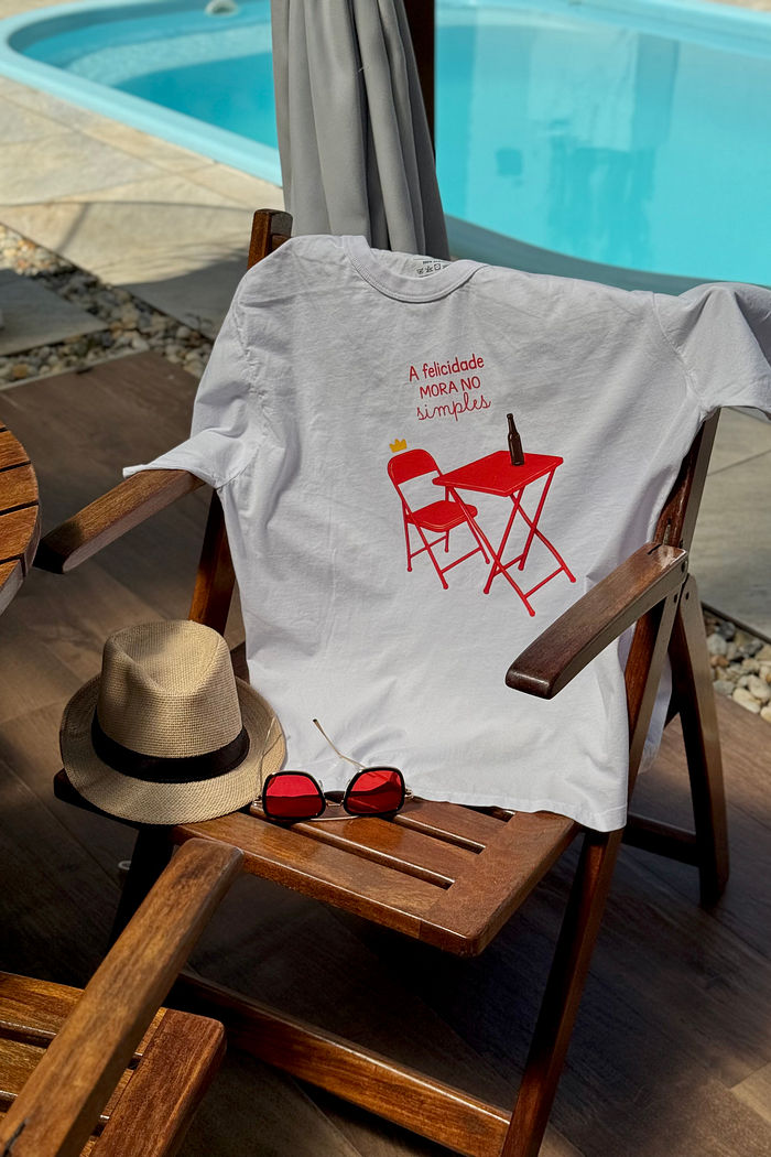 T-shirt Oversized - A Felicidade Mora no Simples DTF - Branca