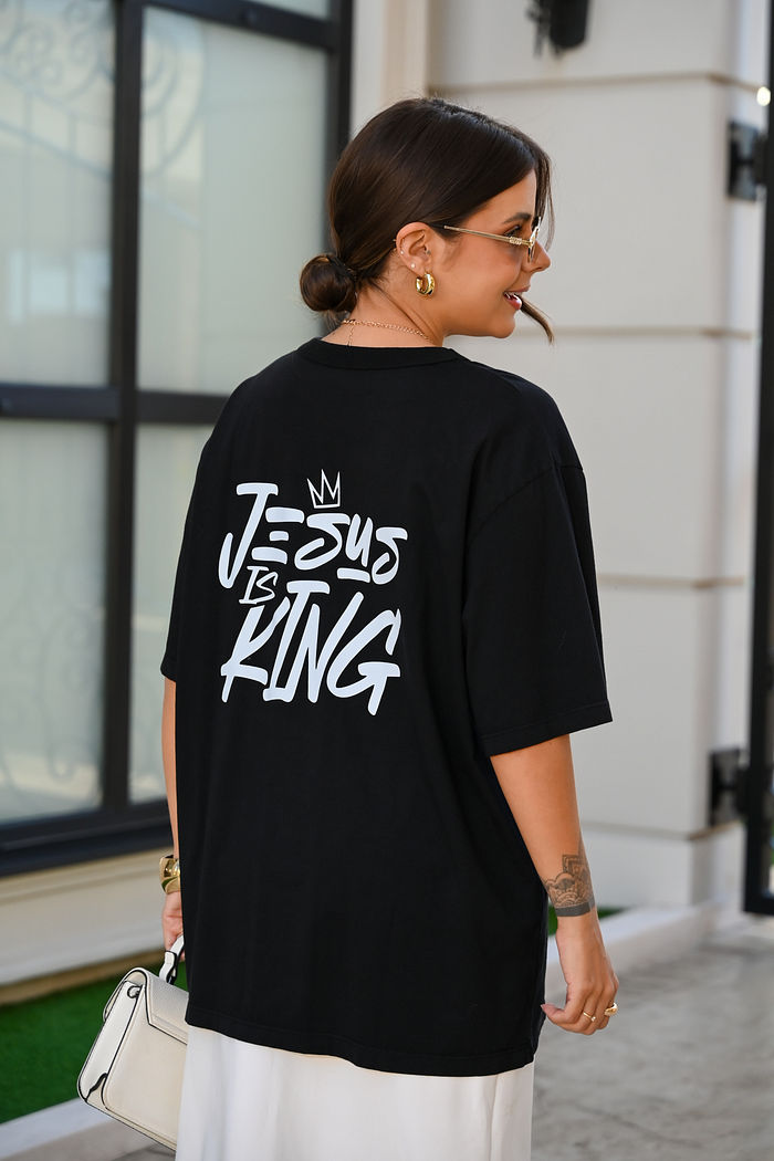 T-shirt Oversized - Jesus is King - Preta