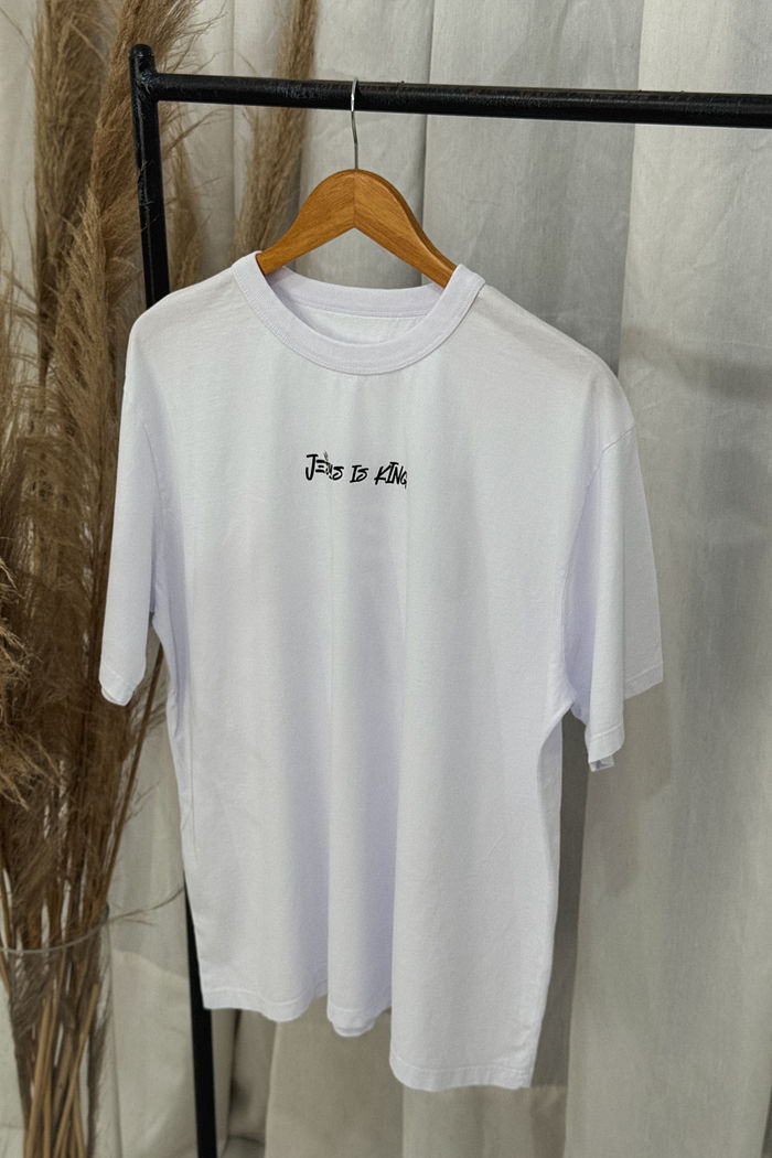 T-shirt Oversized - Jesus is King - Branca