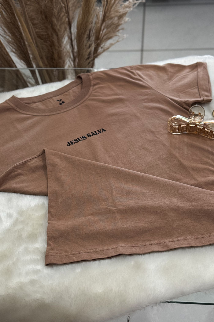 Tshirt Premium - Jesus Salva - Marrom Claro