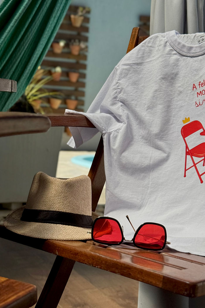 T-shirt Oversized - A Felicidade Mora no Simples DTF - Branca