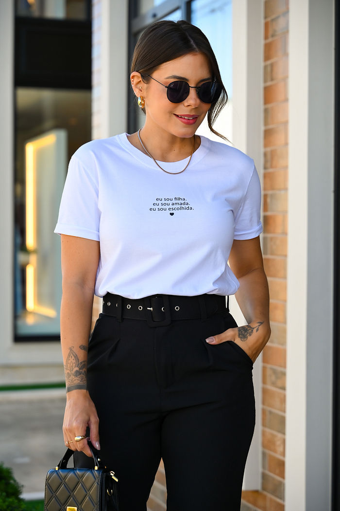 Tshirt Premium - Eu sou filha, eu sou amada - Branca