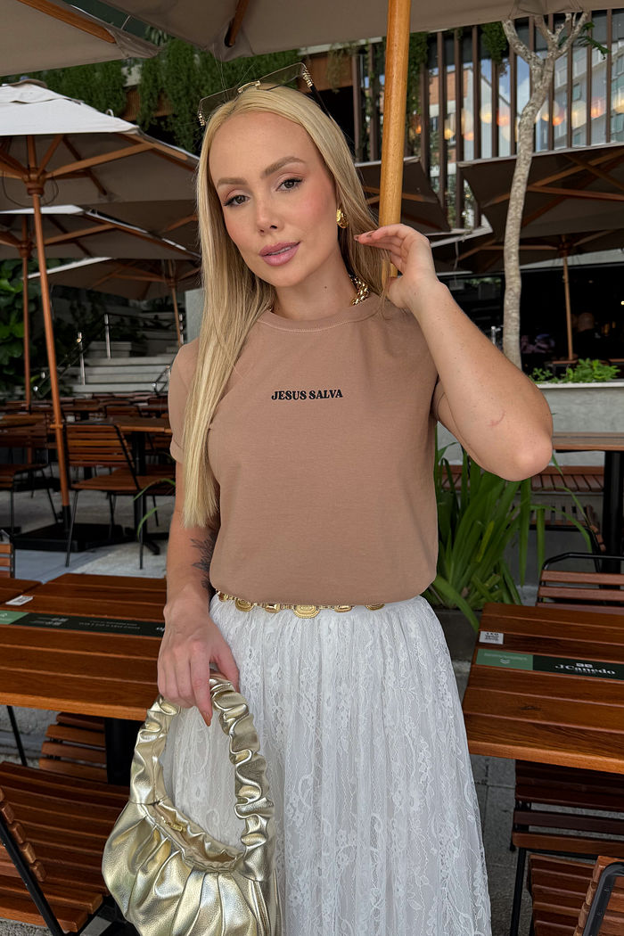 Tshirt Premium - Jesus Salva - Marrom Claro