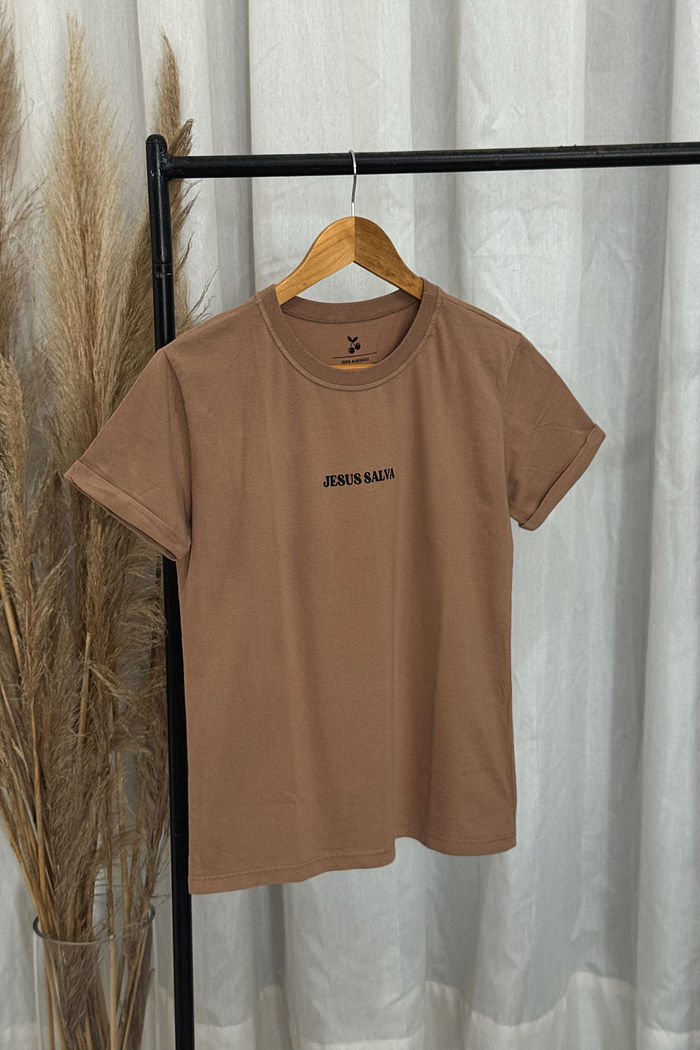 Tshirt Premium - Jesus Salva - Marrom Claro
