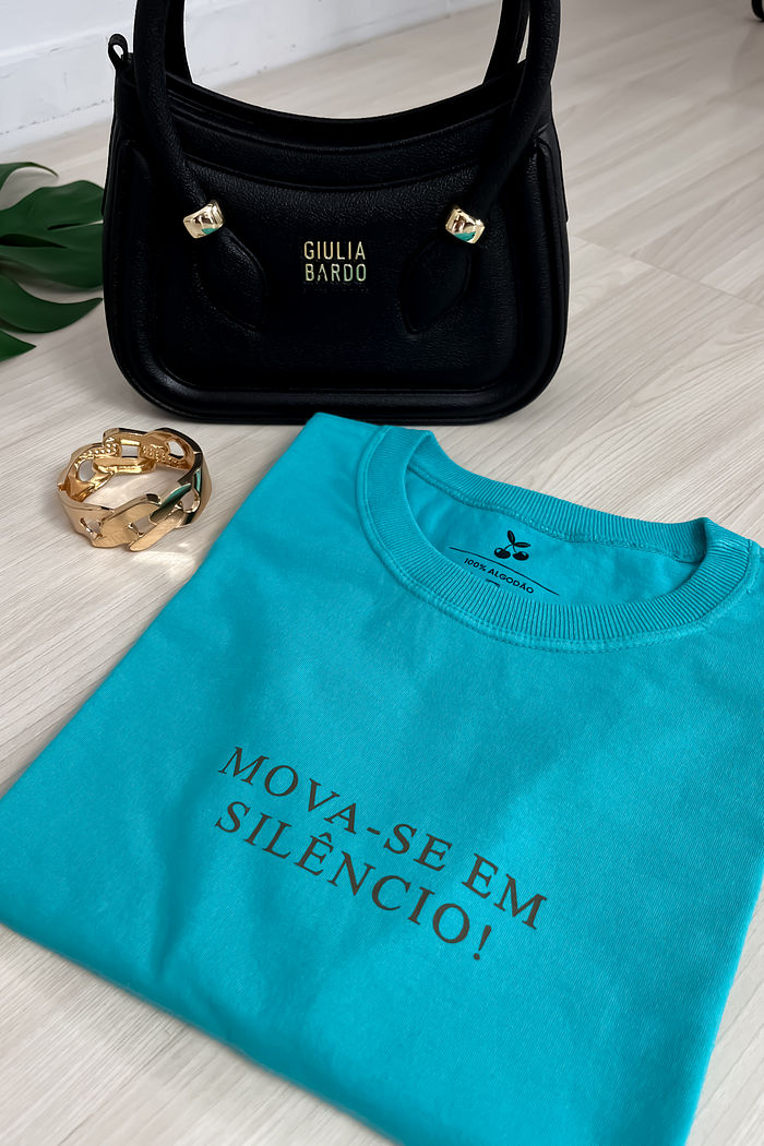 Tshirt Premium - Mova-se em silêncio - Azul Tiffany