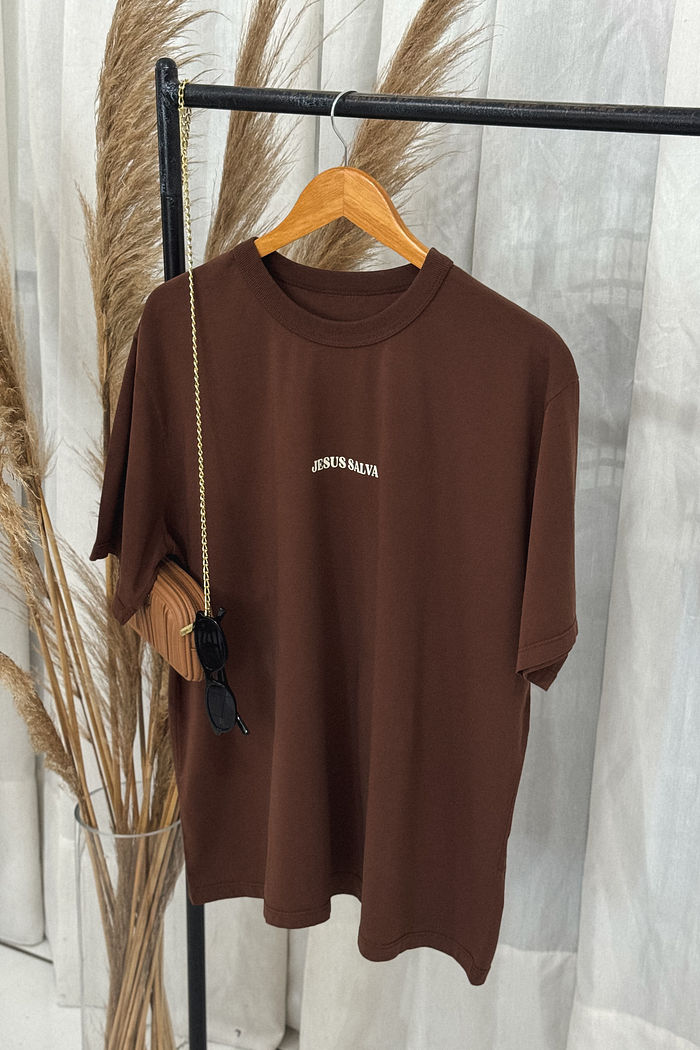 Tshirt Oversized - Jesus salva - Marrom