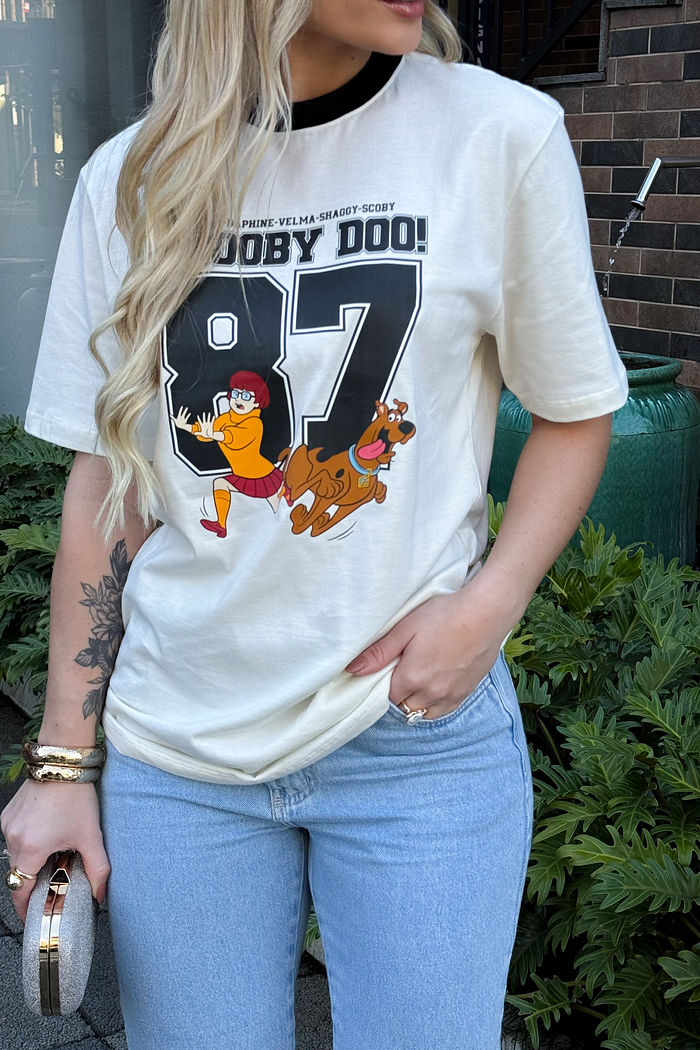 Camiseta Retrô - Scooby Doo DTF - Off White