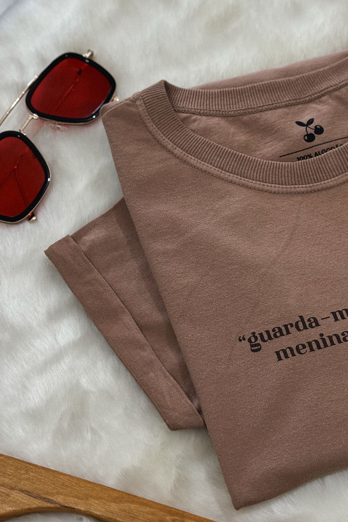 Tshirt Premium - Guarda-me Senhor - Marrom Claro