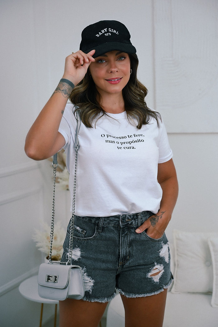 Tshirt Premium - o processo te fere - Branca