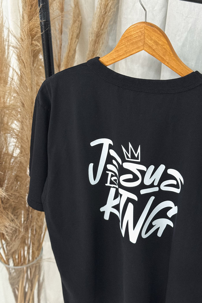T-shirt Oversized - Jesus is King - Preta