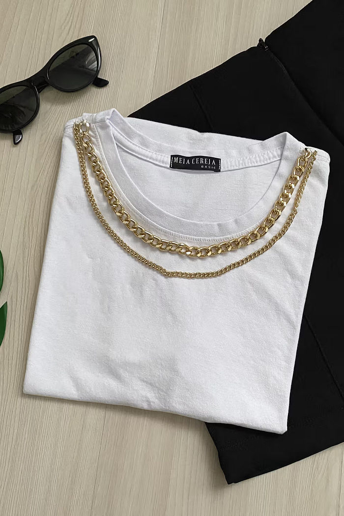 Tshirt Basic - Detalhe de corrente - Branca