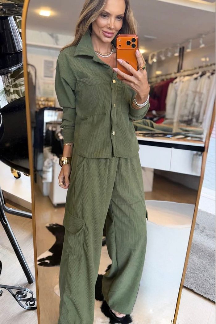 Conjunto em Cotelê Velluto na Cor Verde