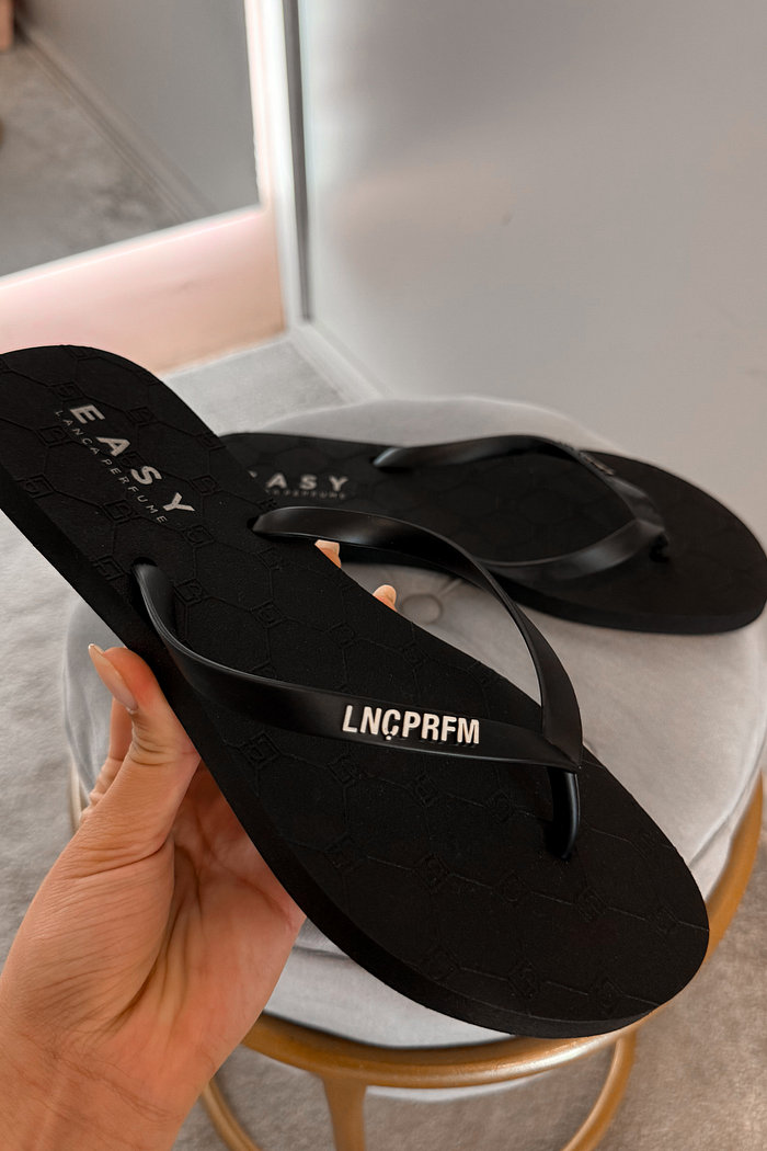 CHINELO BRUNA LANÇA PERFUME