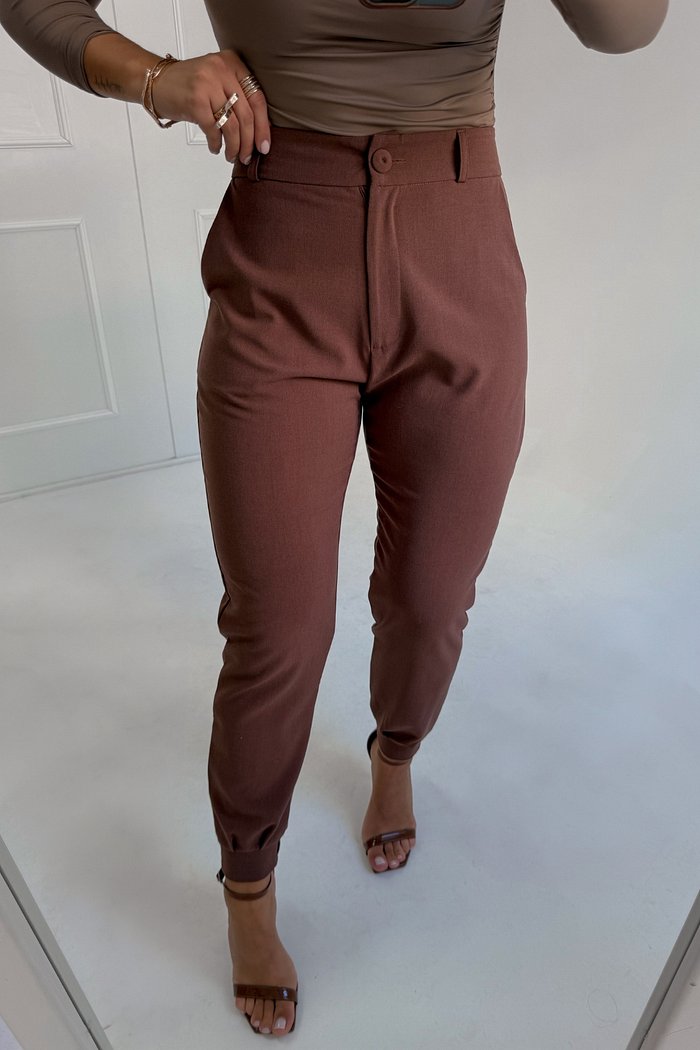 CALÇA CENOURA EM ALFAIATARIA MONICE