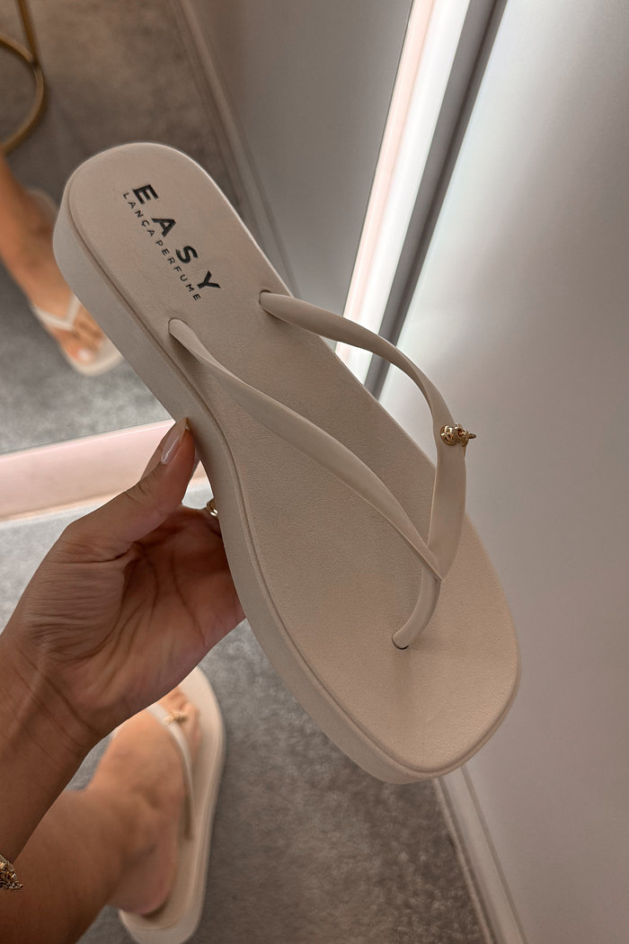 CHINELO PLATAFORMA ULLY LANÇA PERFUME