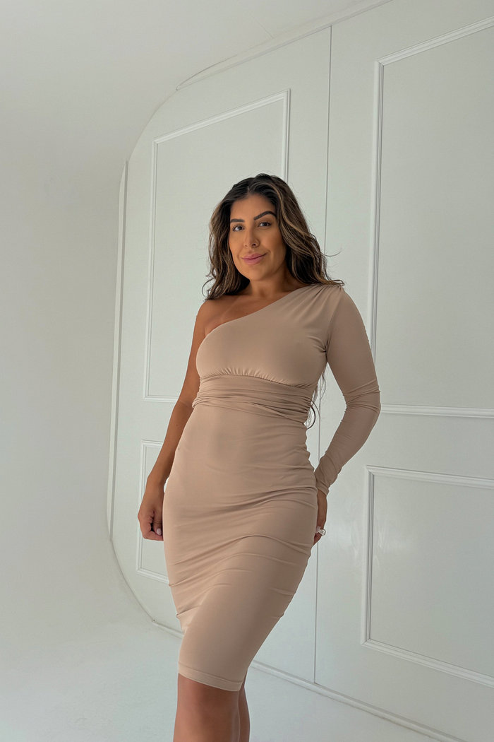 VESTIDO MIDI COM DRAPEADO MILLA