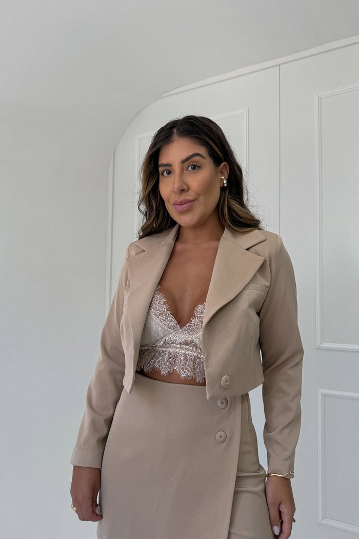 BLAZER CROPPED EM ALFAIATARIA OLIVIA