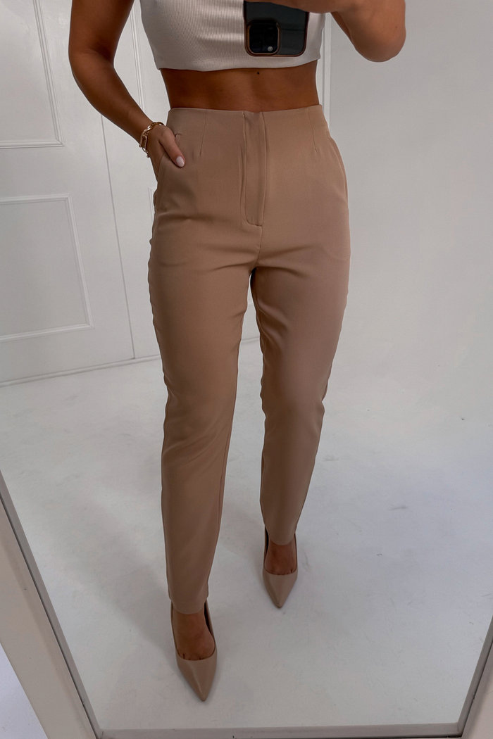 CALÇA RETA EM ALFAIATARIA PERLA