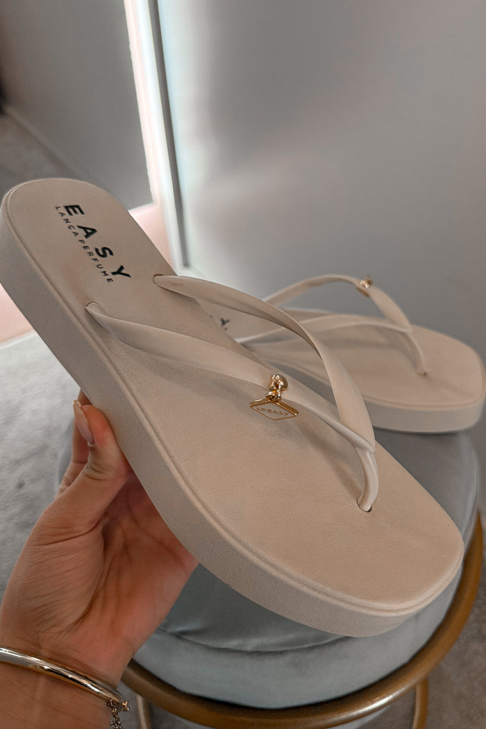 CHINELO PLATAFORMA ULLY LANÇA PERFUME