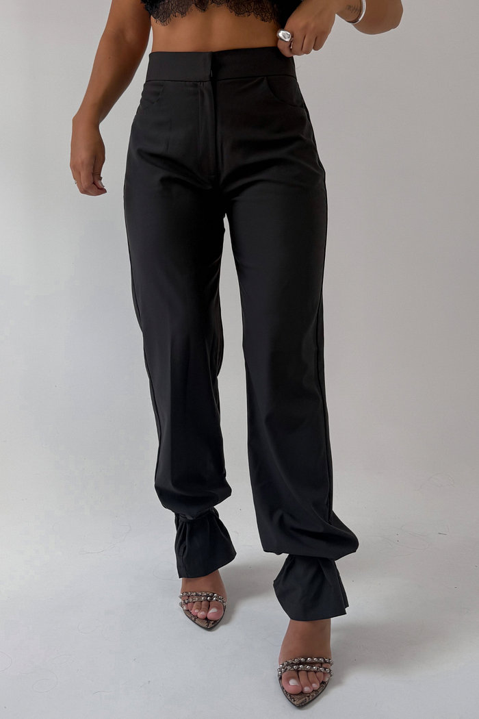 CALÇA EM ALFAIATARIA COM BOLSOS BETA