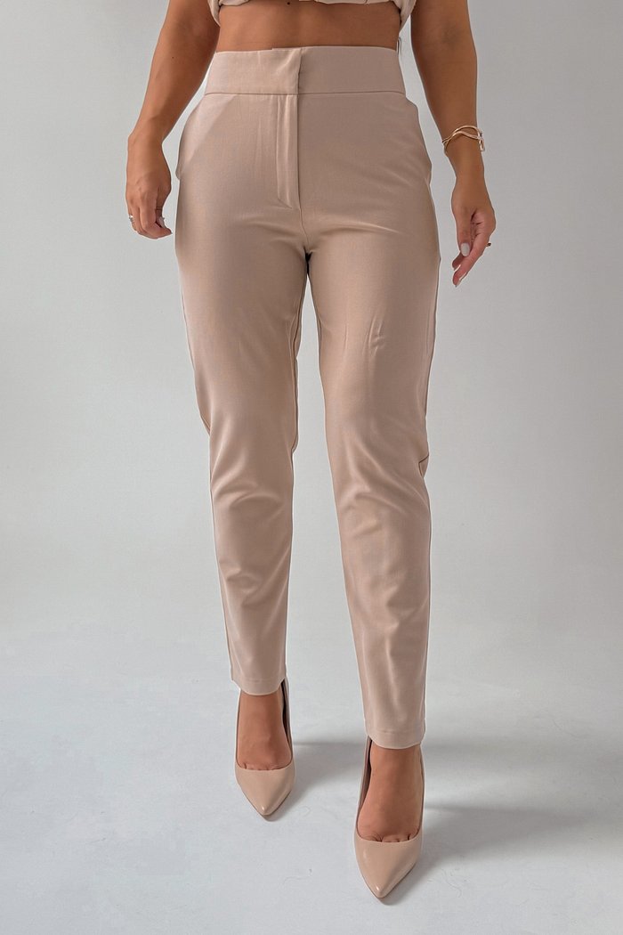 CALÇA RETA COM BOLSO FACA PÂMY